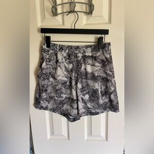 lululemon Pace Breaker 5” reflective linerless shorts MEDIUM